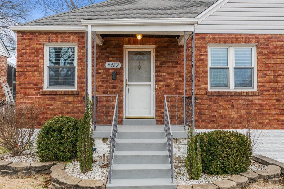 St Louis, Missouri 63123, United States, 2 Bedrooms Bedrooms, ,1 BathroomBathrooms,Residential,Pending,7448