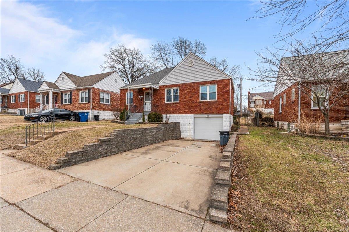 St Louis, Missouri 63123, United States, 2 Bedrooms Bedrooms, ,1 BathroomBathrooms,Residential,Pending,7448