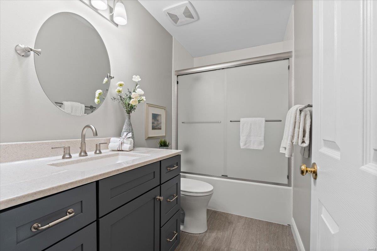 Wildwood, Missouri 63005, United States, 5 Bedrooms Bedrooms, ,5 BathroomsBathrooms,Residential,Pending,16065