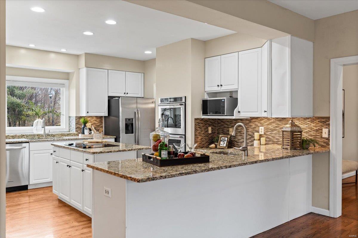 Wildwood, Missouri 63005, United States, 5 Bedrooms Bedrooms, ,5 BathroomsBathrooms,Residential,Pending,16065