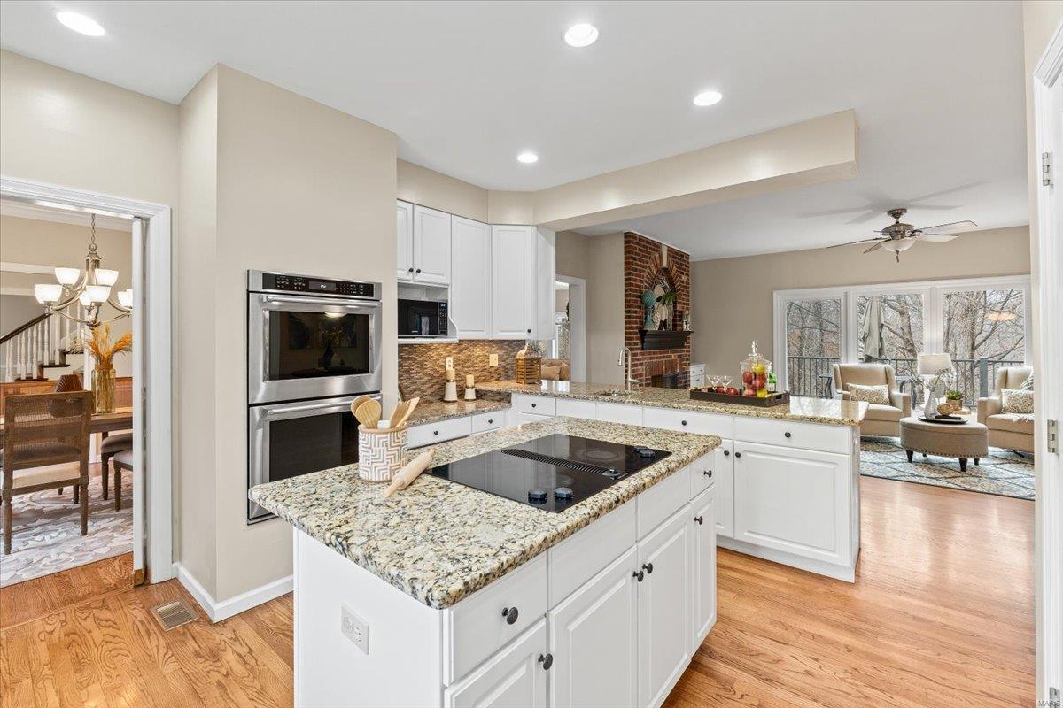 Wildwood, Missouri 63005, United States, 5 Bedrooms Bedrooms, ,5 BathroomsBathrooms,Residential,Pending,16065