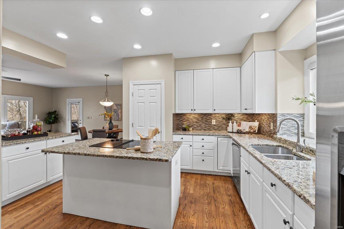 Wildwood, Missouri 63005, United States, 5 Bedrooms Bedrooms, ,5 BathroomsBathrooms,Residential,Pending,16065