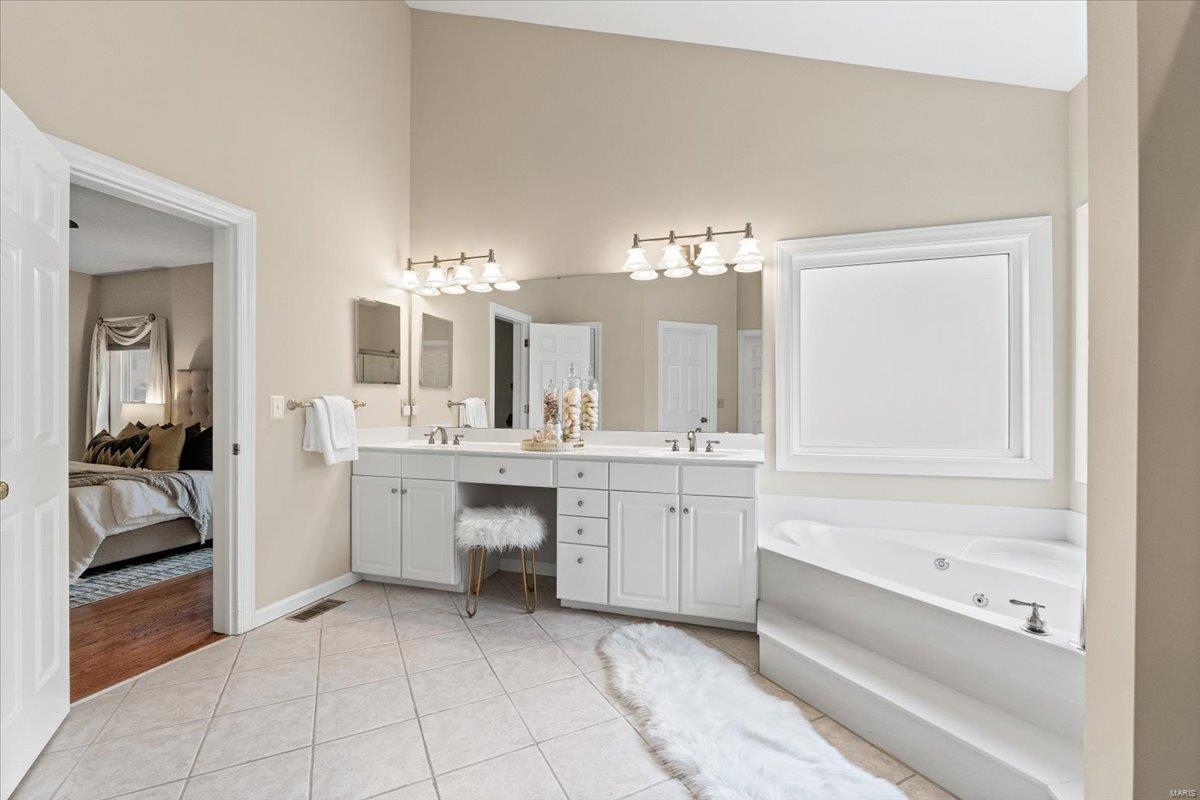 Wildwood, Missouri 63005, United States, 5 Bedrooms Bedrooms, ,5 BathroomsBathrooms,Residential,Pending,16065