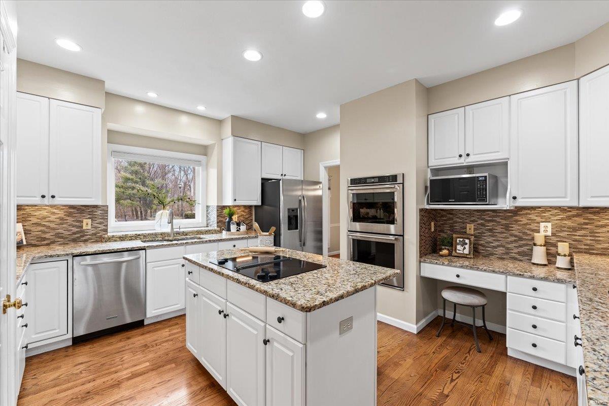 Wildwood, Missouri 63005, United States, 5 Bedrooms Bedrooms, ,5 BathroomsBathrooms,Residential,Pending,16065