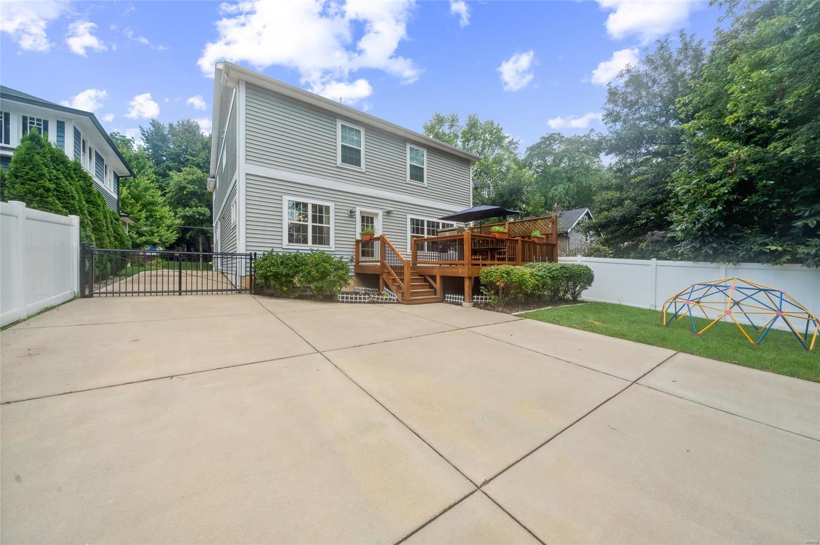 Tuxedo Park - Residential