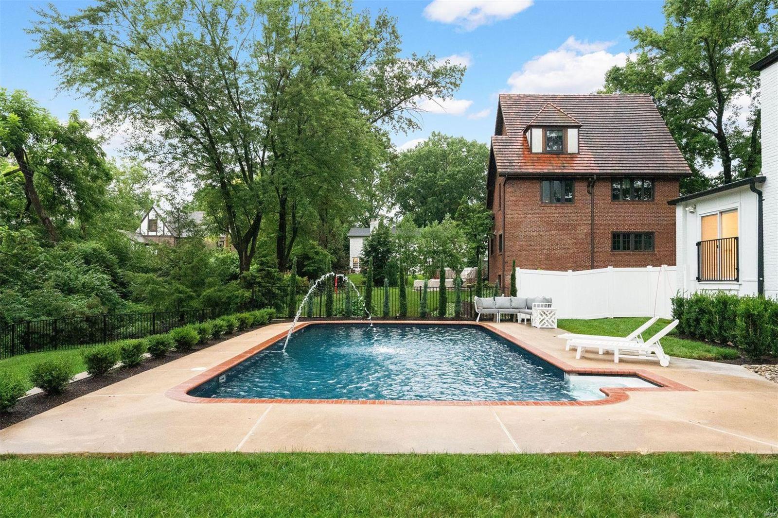 La Hacienda - Residential