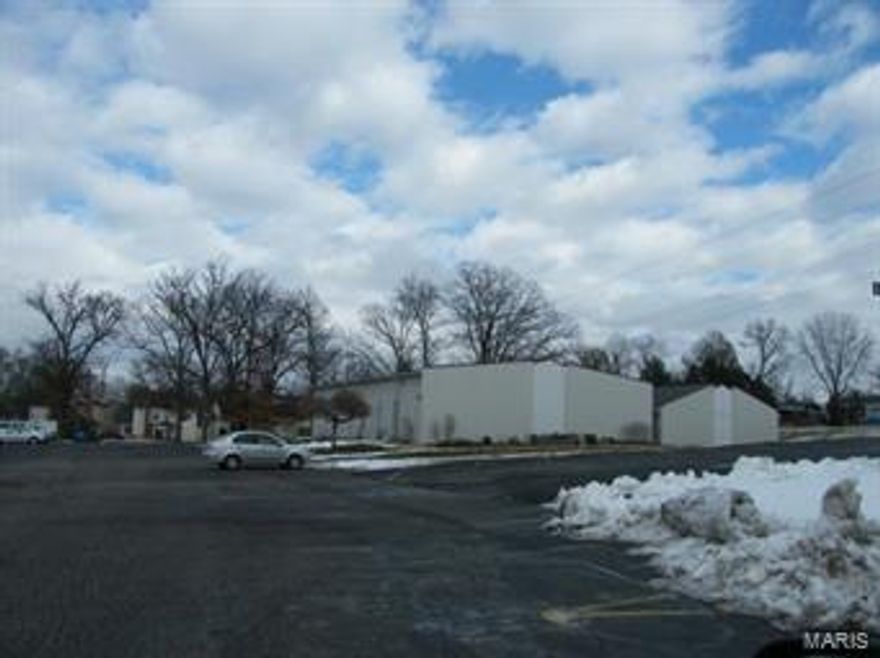 Wonderful location for your church or school. Sanctuary seating for about 200 people, could expand to 400+. Has baptismal pool, some classrooms & offices in building one. Building two has kitchen/fellowship area, and classrooms. 6 room, 3 bedroom house on premises, lower level separate apartment. Prominent location on Big Bend, just west of 141, with parking lots for 65 cars, expandable. Bldg #1 sanctuary renovated 1997 has beautiful wood ceiling throughout., building #2 built 1992. Need larger sanctuary? Could remove the offices and enlarge sanctuary to seat about 400.

ADDED FOR COMP PURPOSES ONLY:
This property leased for $6,000 per month in August of 2014
Tenants subsequently purchased it for $795,000, closed 6/12/15.
Property has a union electric easement for power lines that impacted the 
sales price. Location: Suburban