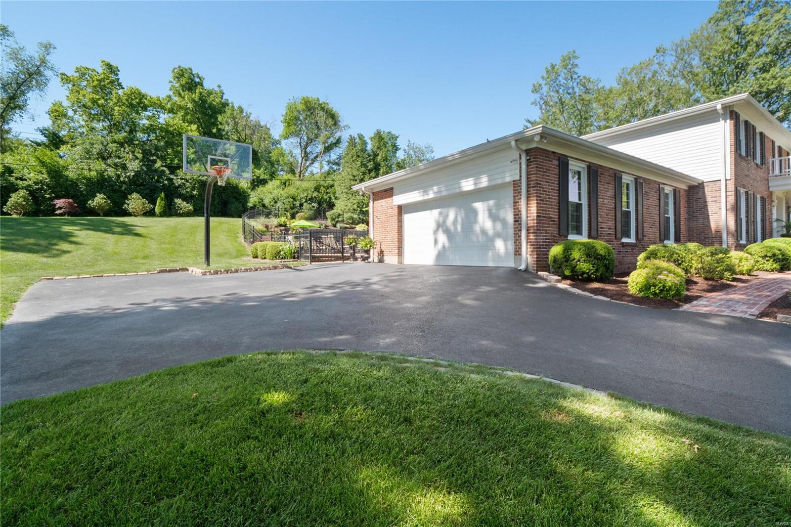 Berkley Manor - Residential