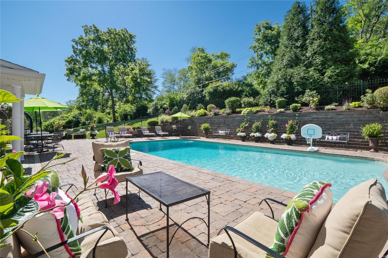 Berkley Manor - Residential