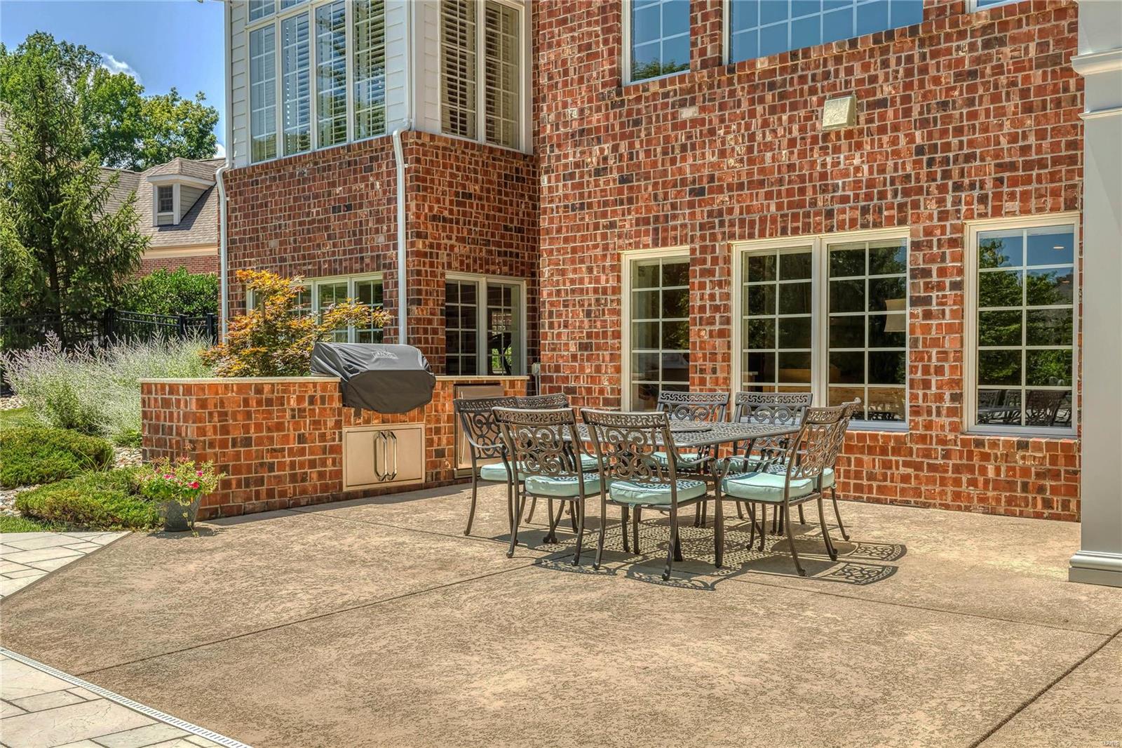 Town & Country Manor - Residential