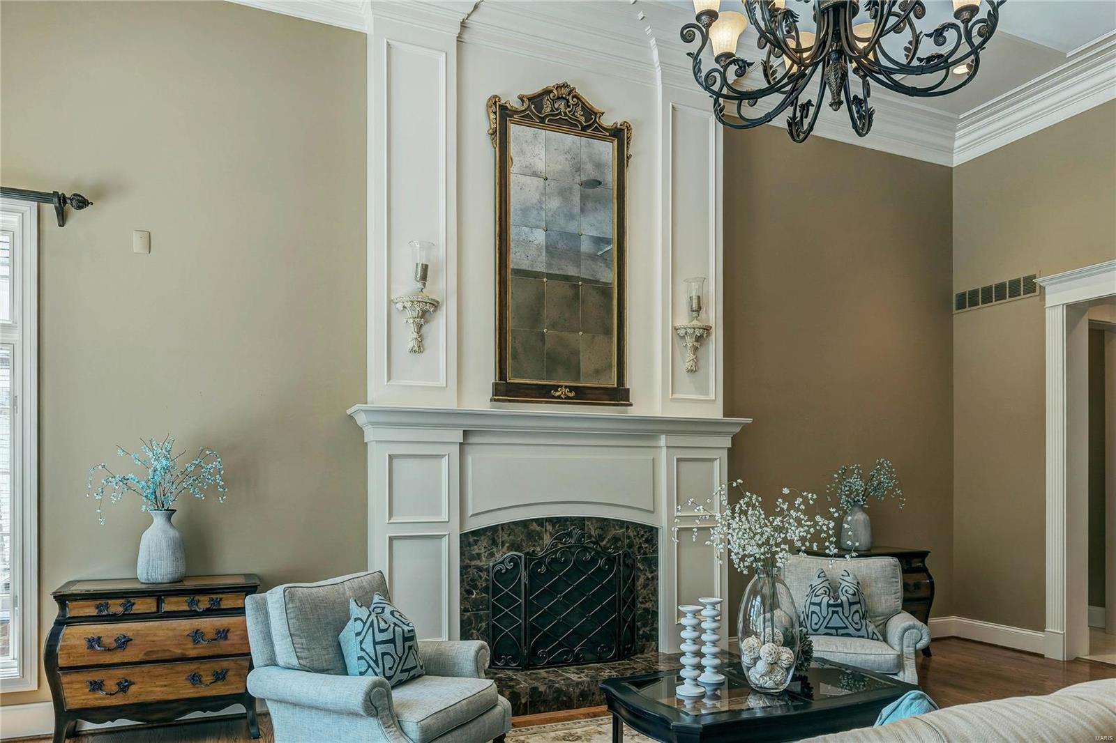 Town & Country Manor - Residential