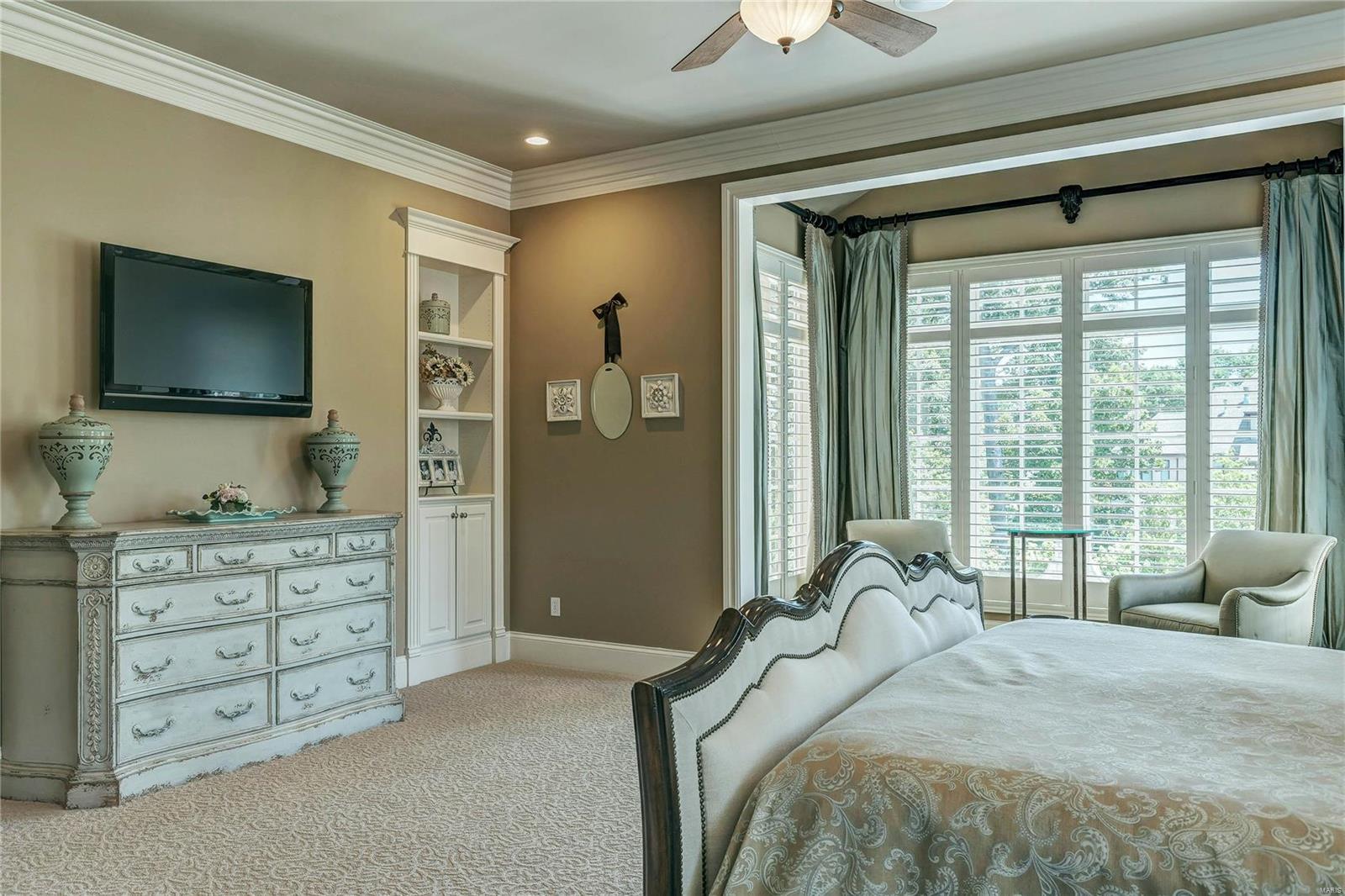 Town & Country Manor - Residential