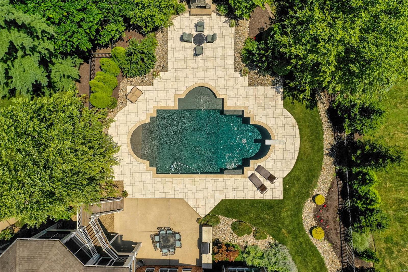 Town & Country Manor - Residential