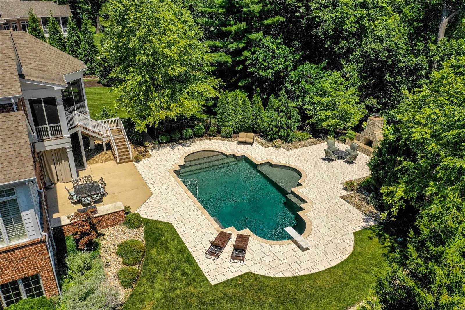 Town & Country Manor - Residential