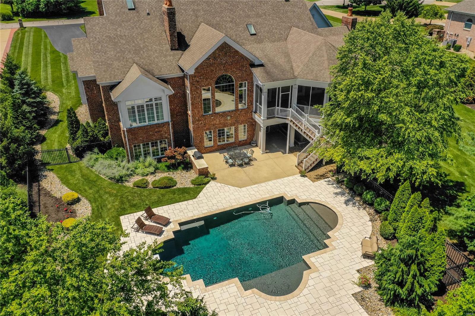 Town & Country Manor - Residential