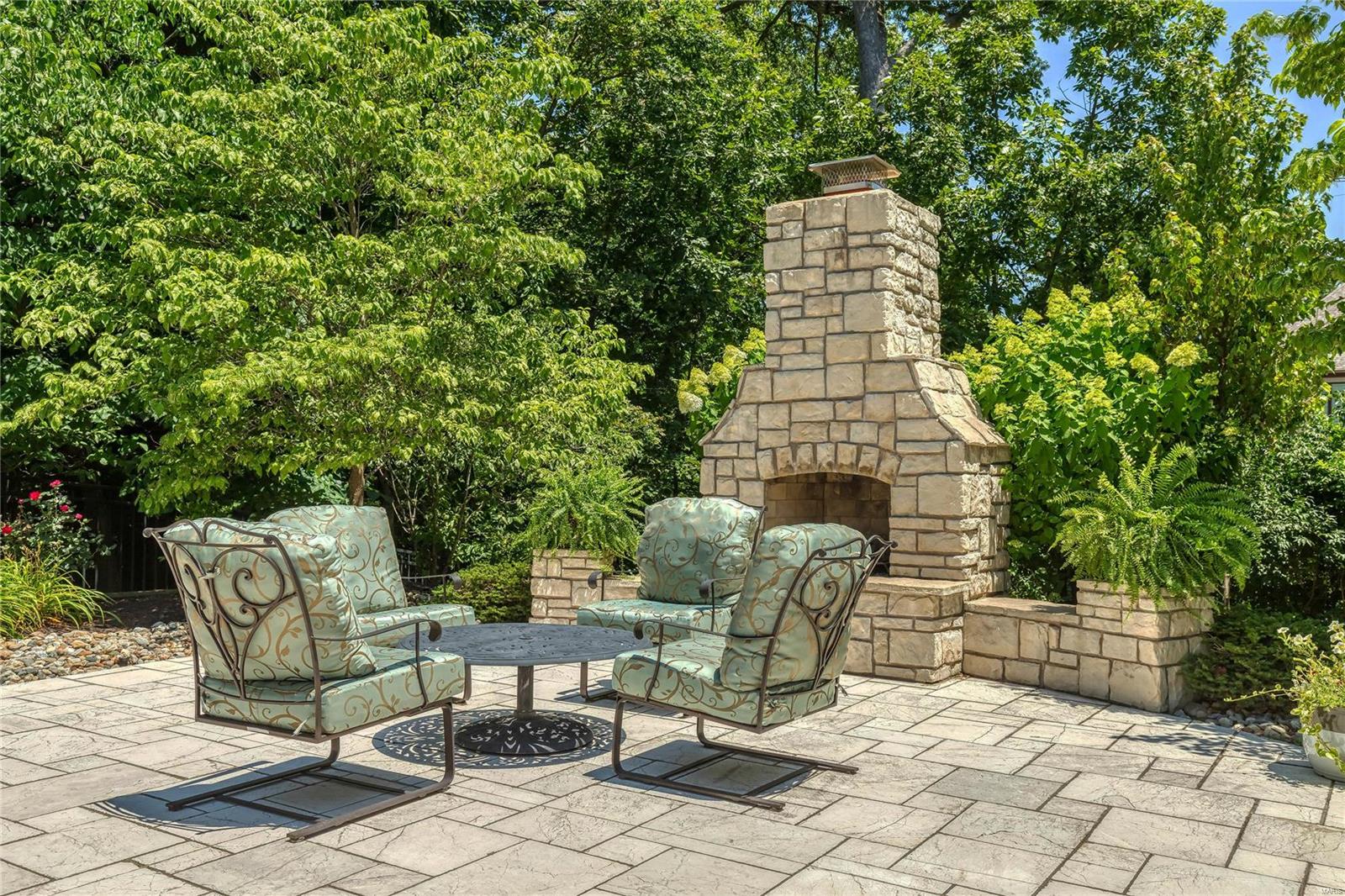 Town & Country Manor - Residential