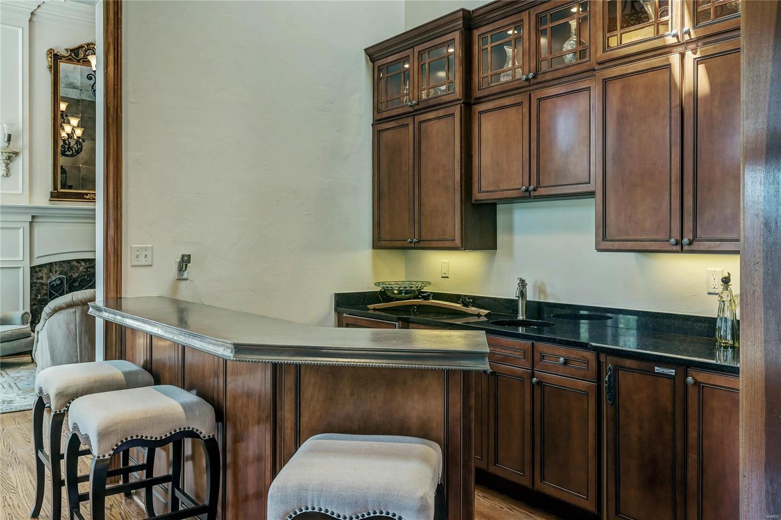 Town & Country Manor - Residential