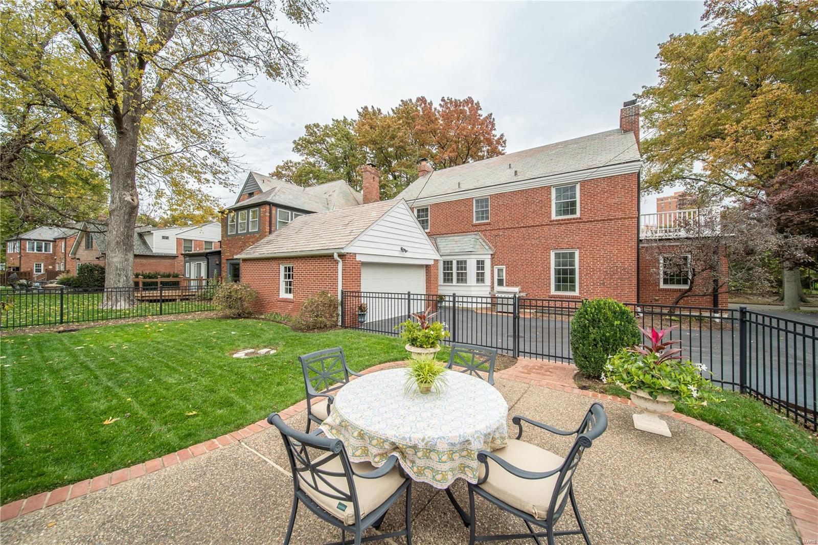 Davis Place - Residential