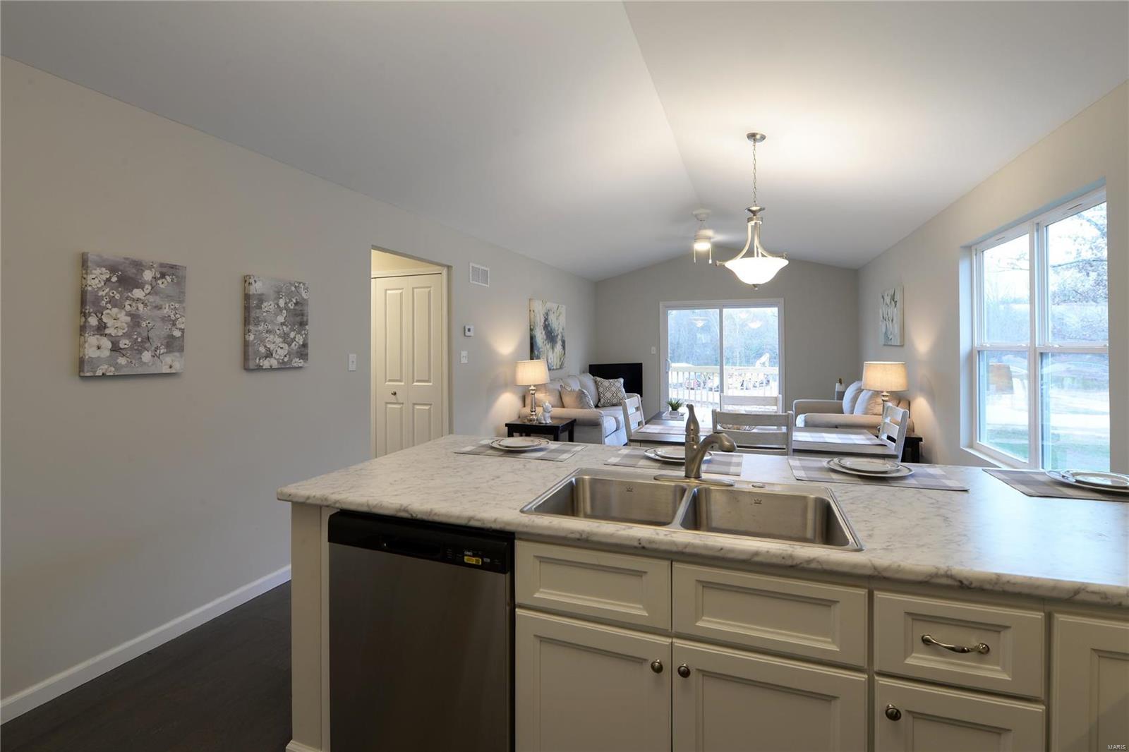 Pacific, Missouri 63069, United States, 3 Bedrooms Bedrooms, ,2 BathroomsBathrooms,Residential,Pending,31383