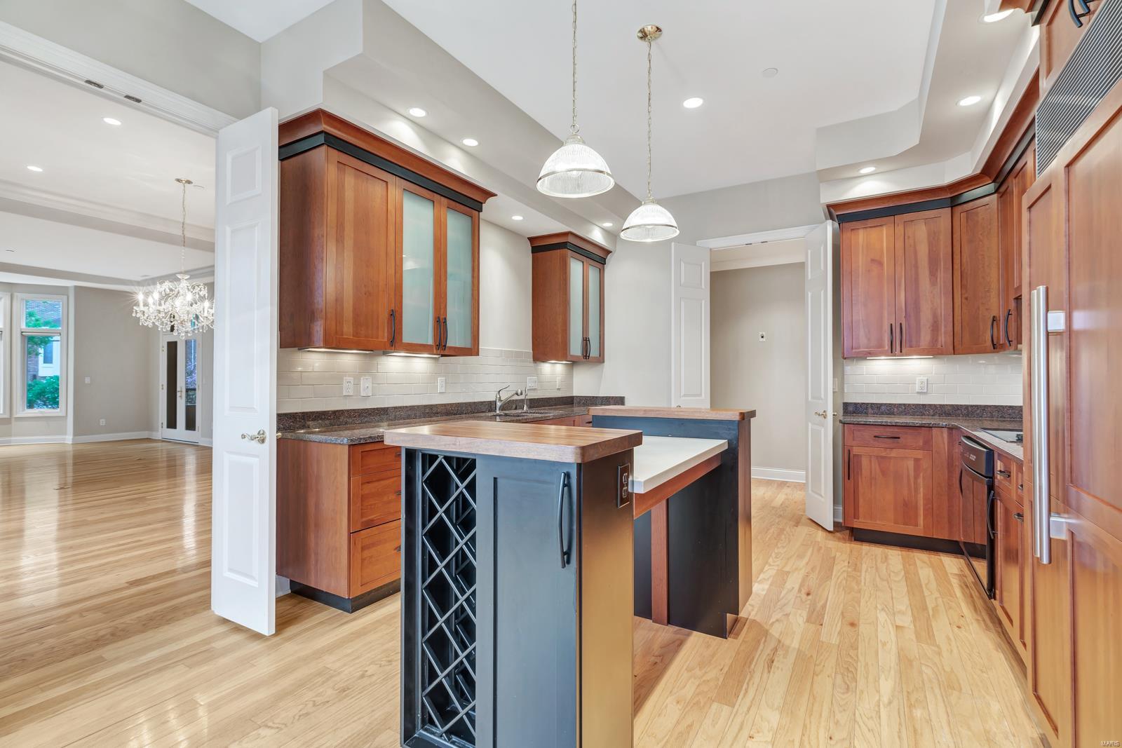 335 North Meramec A Condo - Residential