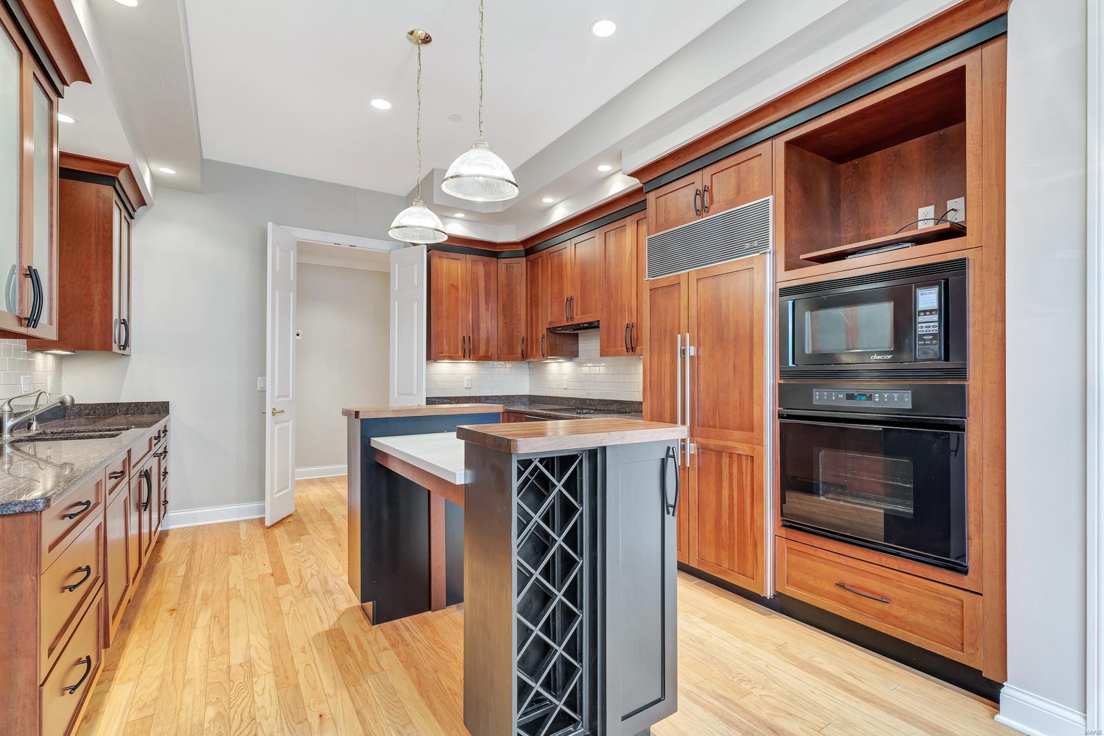 335 North Meramec A Condo - Residential