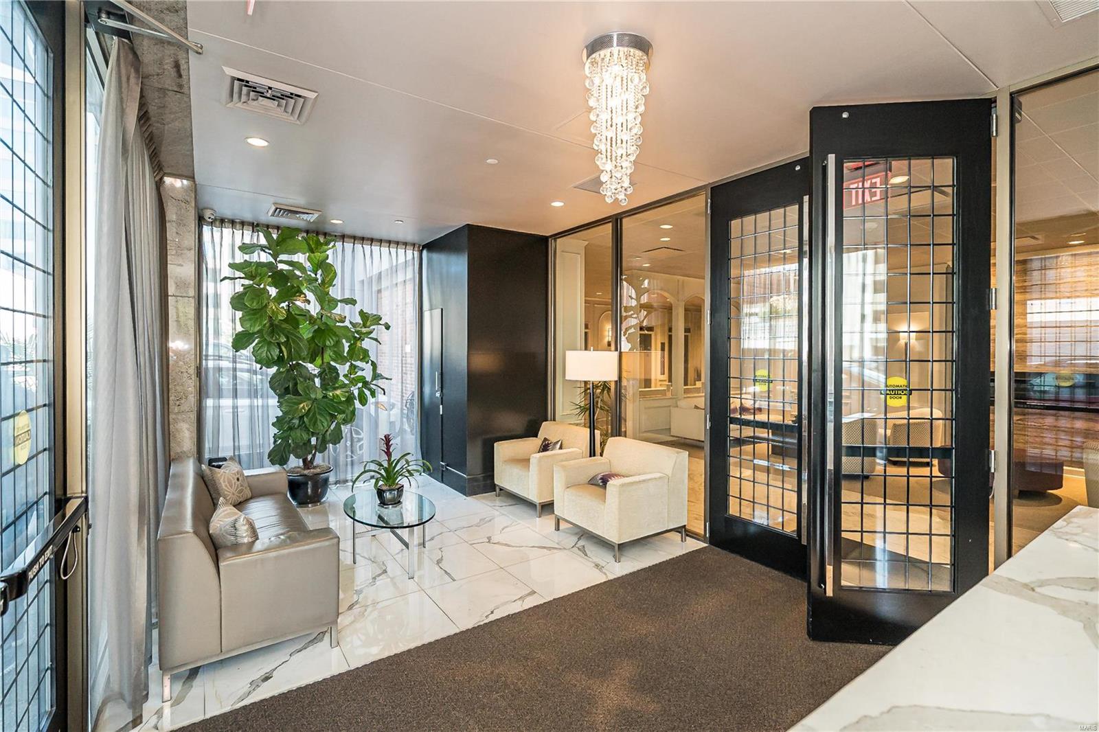 200 S Brentwood Boulevard 8D