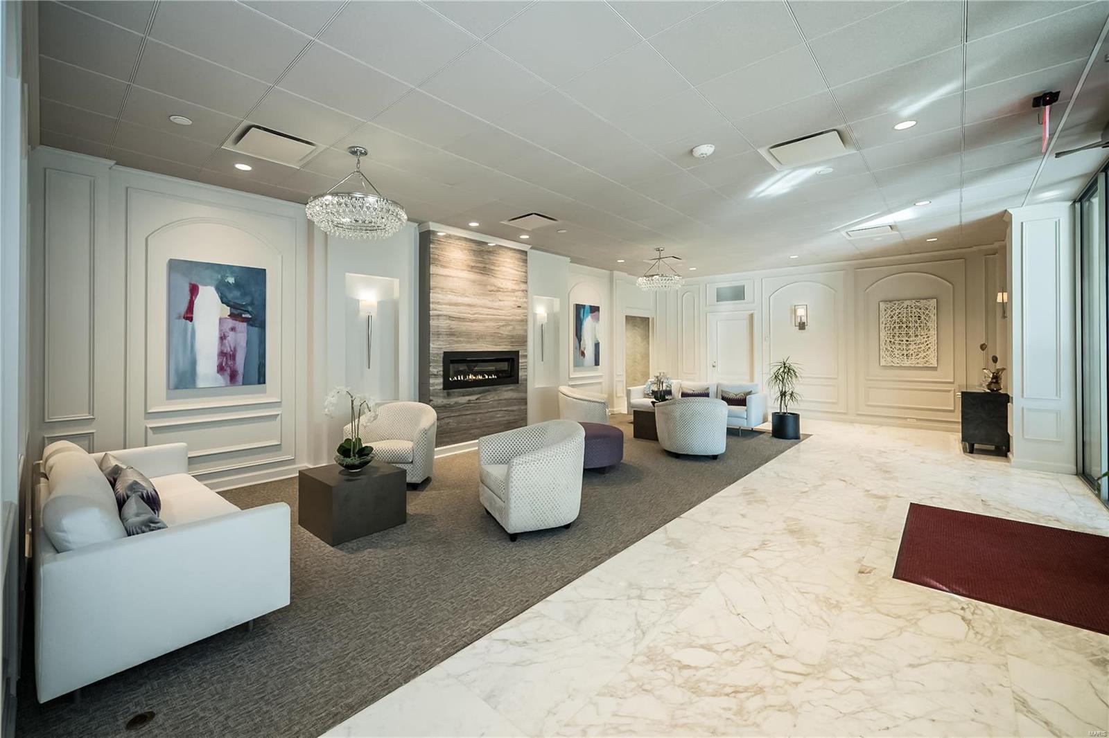 200 S Brentwood Boulevard 8D