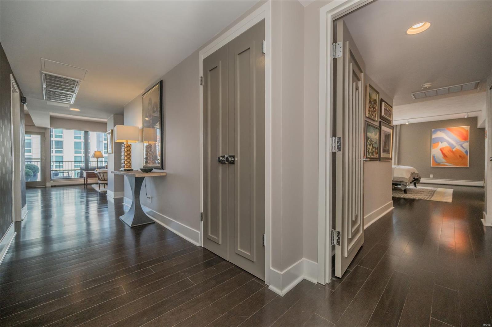 200 S Brentwood Boulevard 8D