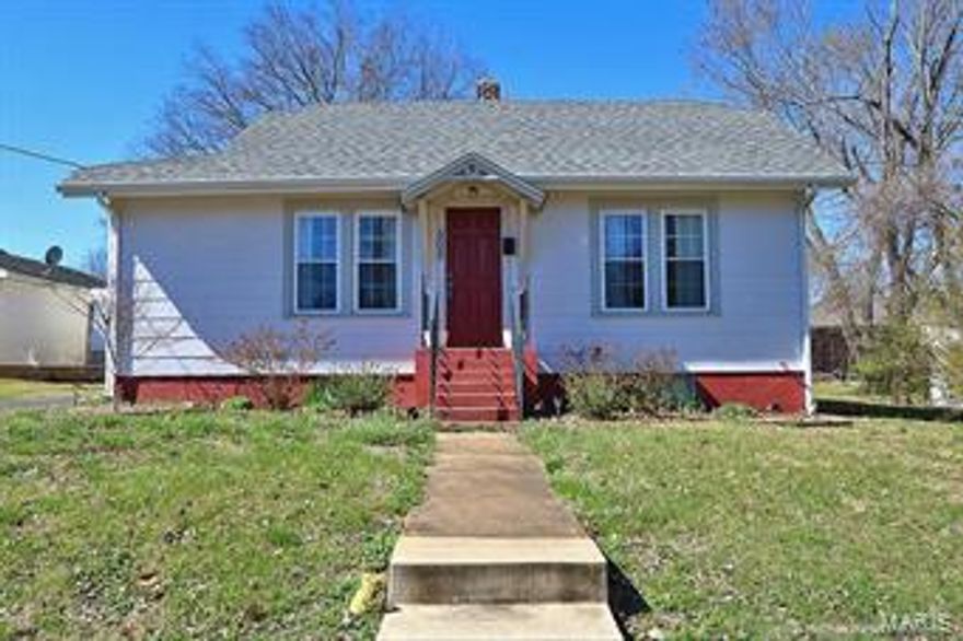 Beautifully restored bungalow, could be 3 bedrooms or 2 bedrooms with a sunroom/den.  Within the last few years many improvements have been done to this home including updates to the kitchen, bath, windows, paint, floors, roof, heating and cooling, and water heater.  Full basement,  beautiful hardwood floors and built-ins.  All appliances included---even the washer/dryer.  Absolutely move-in condition with no work to be done!  Quiet, convenient location lets you walk to restaurants, banks, post office and shopping. Adjusted square footage is 1,155.  Call today for your personal showing. Additional Rooms: Sun Room