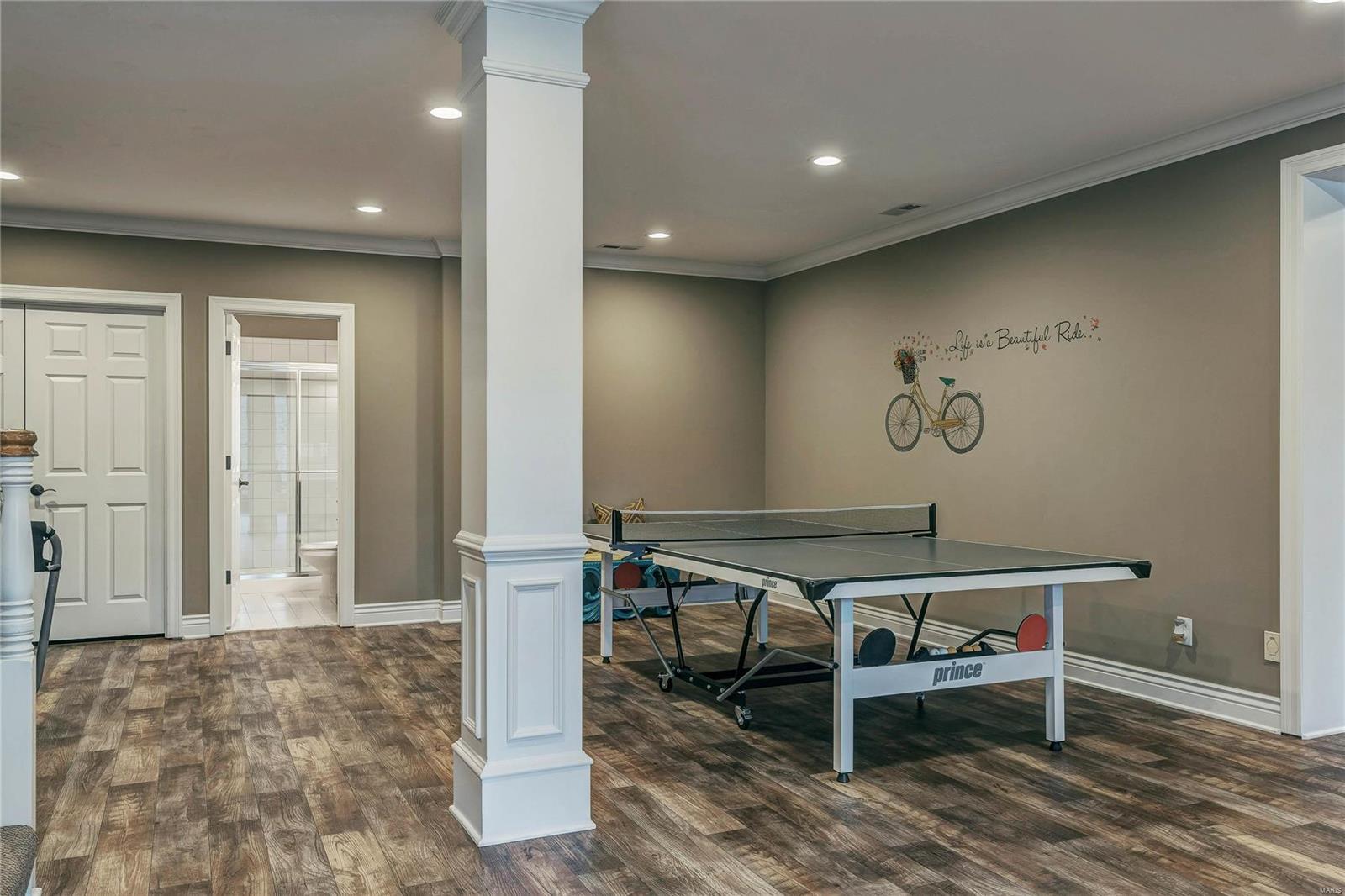 Whitmoor Upper Rdwy & Esmt - Residential