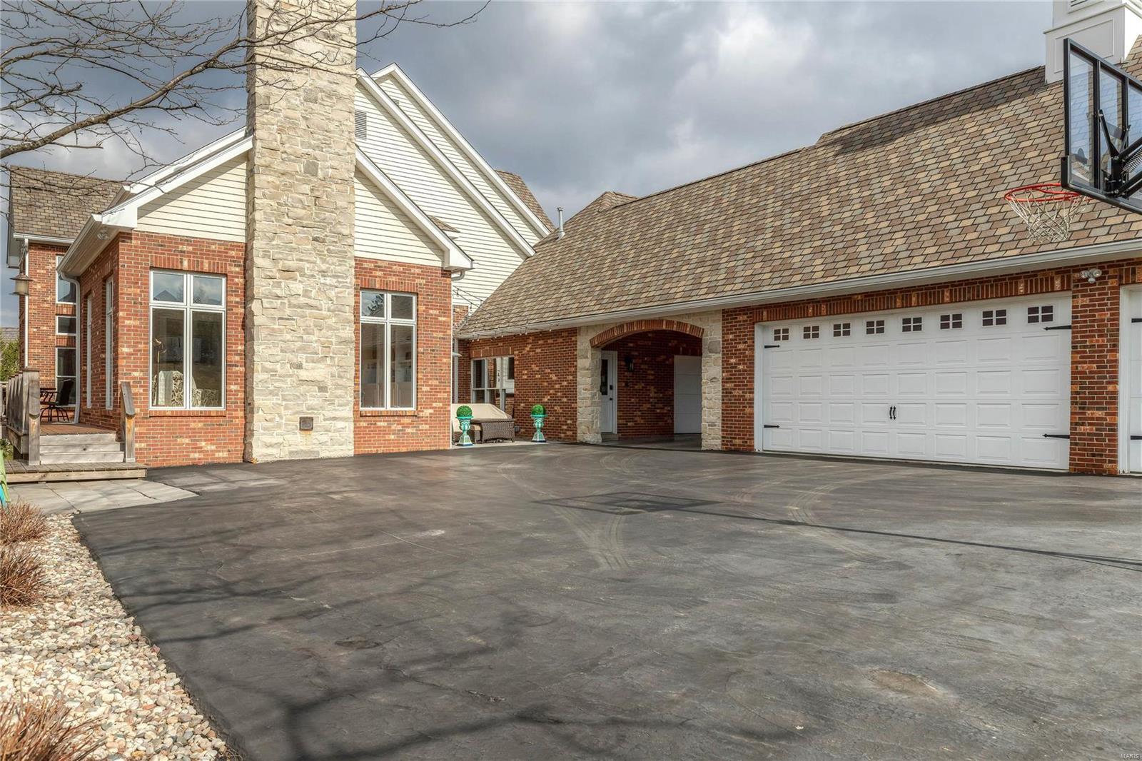 Whitmoor Upper Rdwy & Esmt - Residential