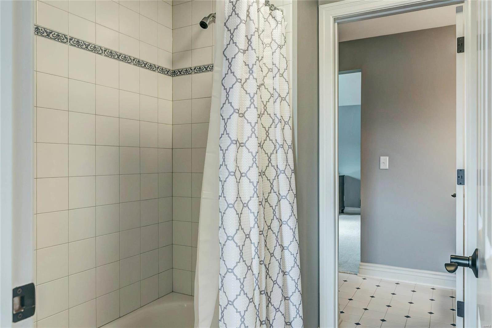 Whitmoor Upper Rdwy & Esmt - Residential