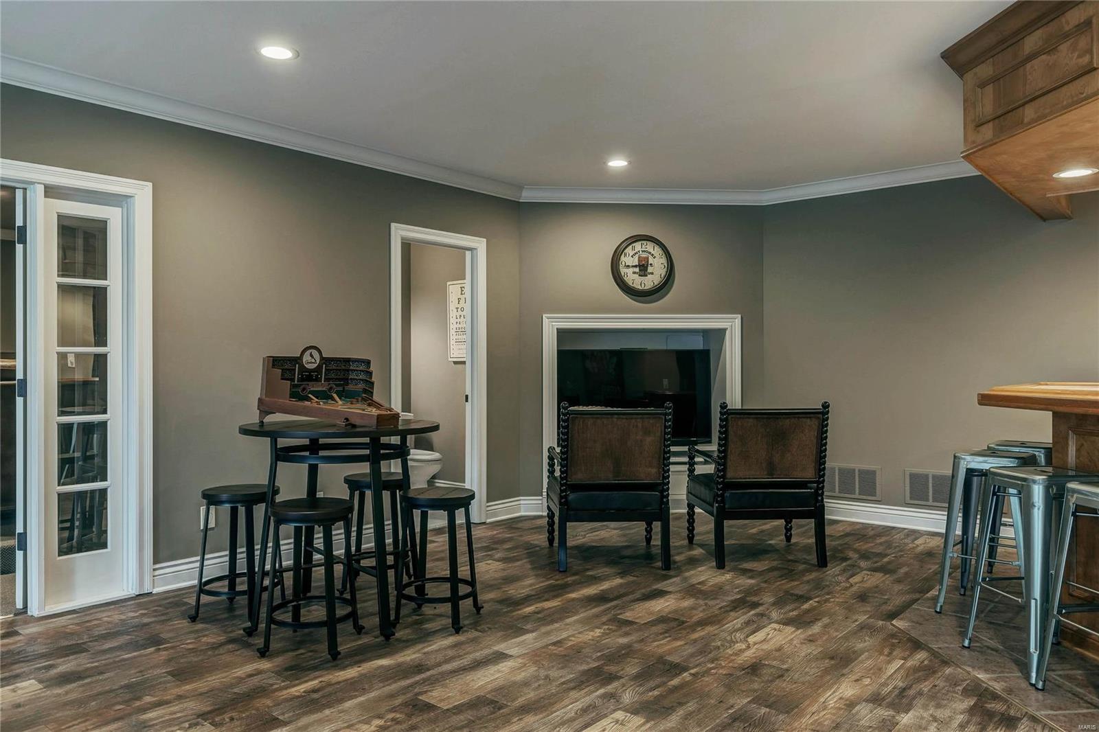 Whitmoor Upper Rdwy & Esmt - Residential