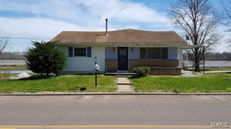 Here’s a good opportunity to own a solid, spacious home on a double lot with an awesome view of the Mississippi River. Large living and family rooms with galley style kitchen. The walk-up basement offers drive-in garages and plenty of storage. Water heater just replaced in 2016. Owner currently pays $900 annually for $50,000 worth of flood insurance coverage, other options exist. Liberty utilities is the gas provider.