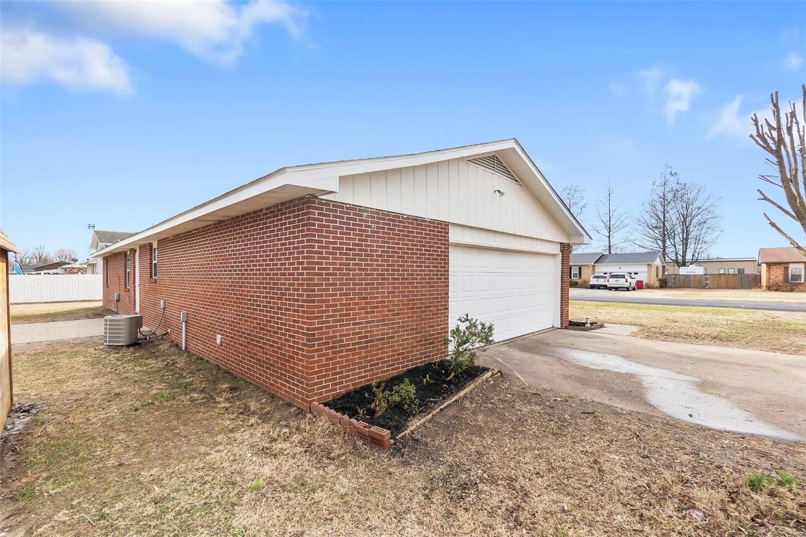 Glenn and Clara Matthews E Acres 4th Add - Residential