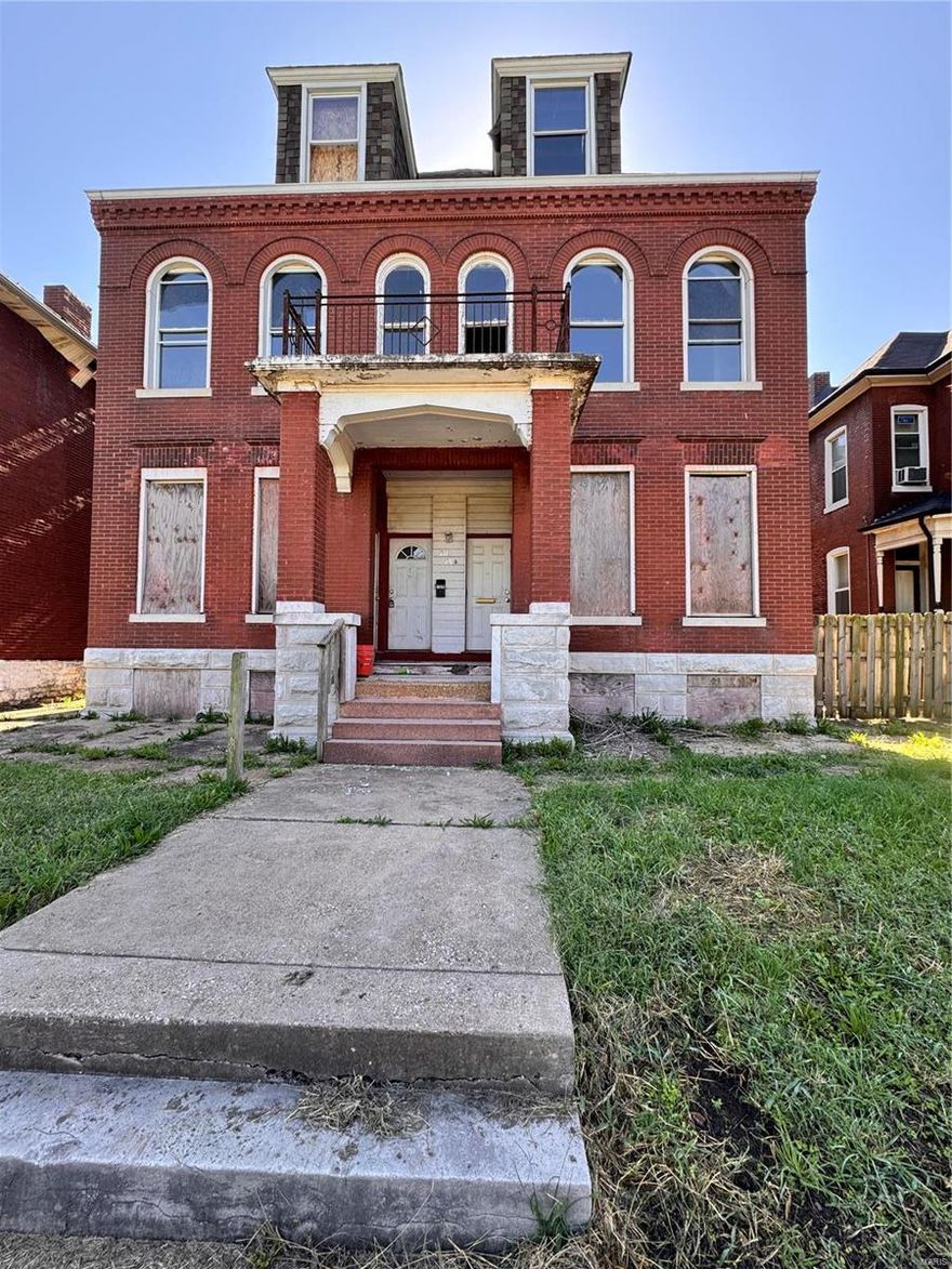 4 unit opportunity in O'Fallon neighborhood in need of a full rehab. Building could hold 2 2 bedroom units and 2 1 bedroom units that could generate over $4000 in rental income. This is a foreclosure property, to be sold as is and seller has no information regarding condition or work done to the property.
