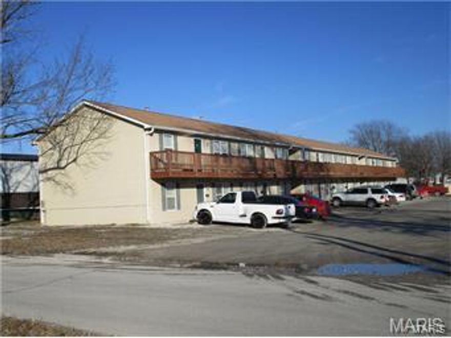 Well maintained & managed 24 unit apartment complex in high rental demand community.  These units have been occupied by many long term tenants.  Demand is strong in Bowling Green which has made this property a good income producer.  Newer roof and vinyl siding has been installed to keep the maintenance low.  Lighted parking area is sized well.  The units are designed well and will provide for many years of service.  Bowling Green is a stable community with a great school district.