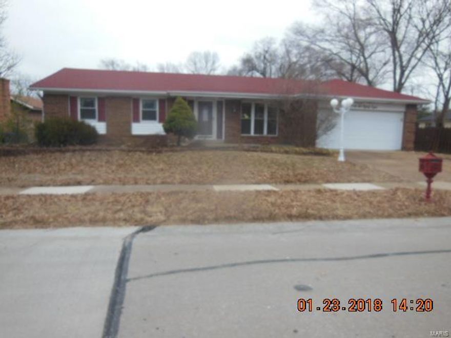 Spacious ranch home with an attached two car garage! Features include family room with fireplace, open and bright kitchen with updated cabinets! Enjoy the basement that is partially finished with a recreation room and dry bar. There are three bedrooms, two baths on main level, half bath in the lower level. Master bedroom suite with walk-in shower. So much to offer, great location! Show this home today!

SEE AGENT REMARKS FOR AUCTION COMPANY INFORMATION**This property is subject to buyers premium, All offers submitted to Auction subject to 5% buyer premium, minimum $2,500. Buyer's premium pursuant to Auction Terms & Conditions (minimums may apply). Auction Terms & Conditions (minimums may apply). All auction assets will be sold subject to seller approval. Please see agent only remarks for details. SpecialListingConditions: Foreclosure