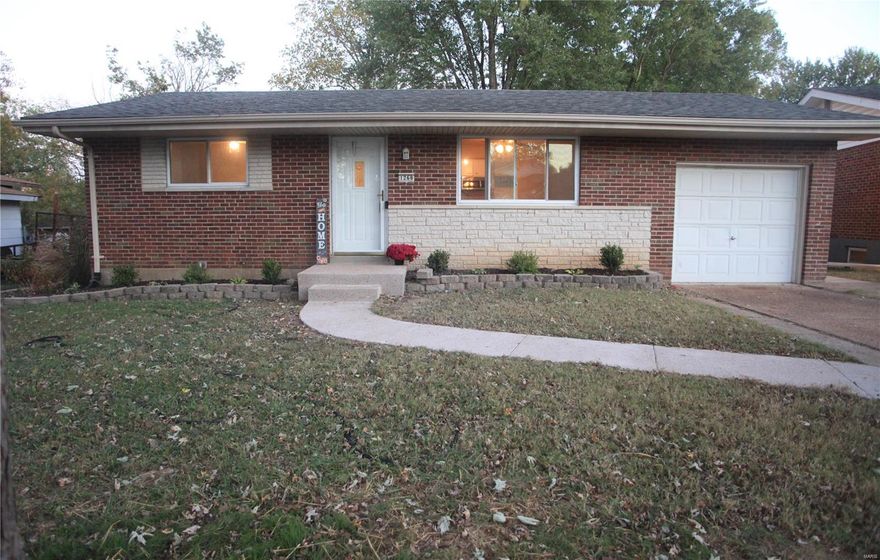 Please set up all showings through Showingtime!
Sellers will not be reviewing any offers until sunday evening after the open house, please give 24 hour response time. 

(Final touches to home renovations are underway!)

Welcome home! This 2 bedroom home in the Bayshore subdivision is full of updates! 
The open floor plan allows for lots of natural light throughout the main level.
Updates include new concrete front porch and walk way, new garage door, new countertops, fresh paint throughout, new lighting fixtures/fans, new ceramic tile, refinished hardwoods and more.
Lower level features a family/rec room and additional sleeping space that has new flooring and paint! 
Seller is offering a 1 year home warranty. This one won't last long!