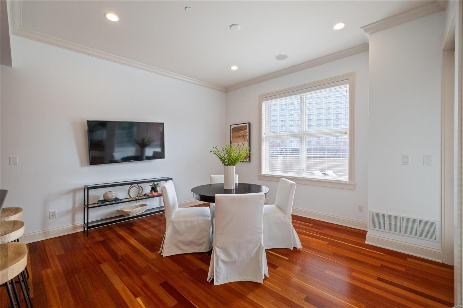 Crescent Condo - Residential