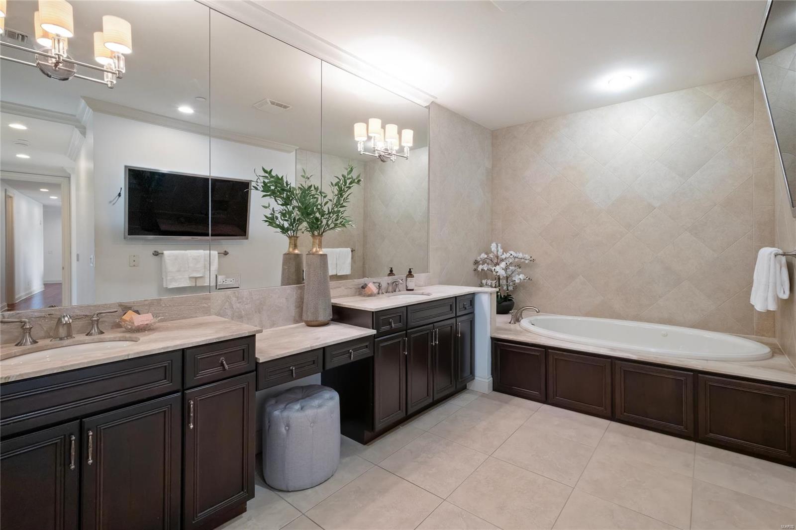 Crescent Condo - Residential