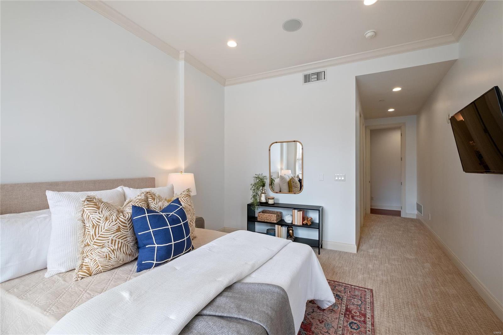 Crescent Condo - Residential