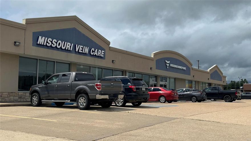 Excellent investment property. 2 tenants already established and open area of 3012 Sq. ft. available. Great professional space for a 
medical office.  Plenty of parking and 270' of Highway 63 frontage. Plenty of glass frontage. This building has plenty of commercial potential. Location: Retail Center