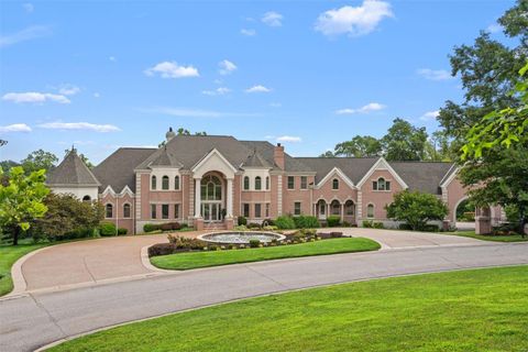 Photo of 10 Upper Warson Road, St Louis, MO 63124 (MLS # 23027704)