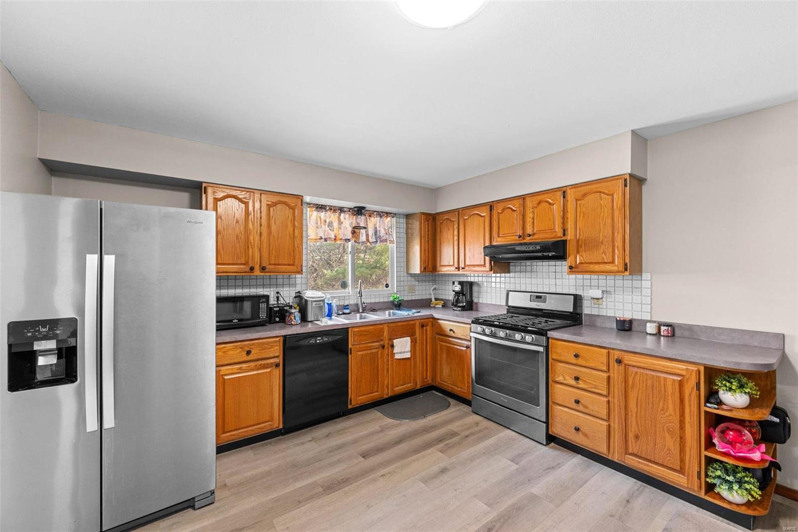 Florissant, Missouri 63033, United States, 3 Bedrooms Bedrooms, ,3 BathroomsBathrooms,Residential,Active,19231