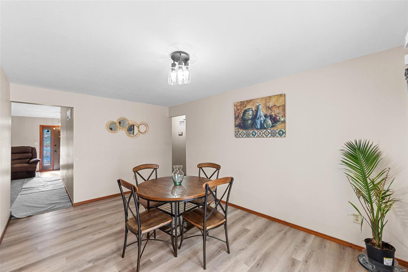 Florissant, Missouri 63033, United States, 3 Bedrooms Bedrooms, ,3 BathroomsBathrooms,Residential,Active,19231