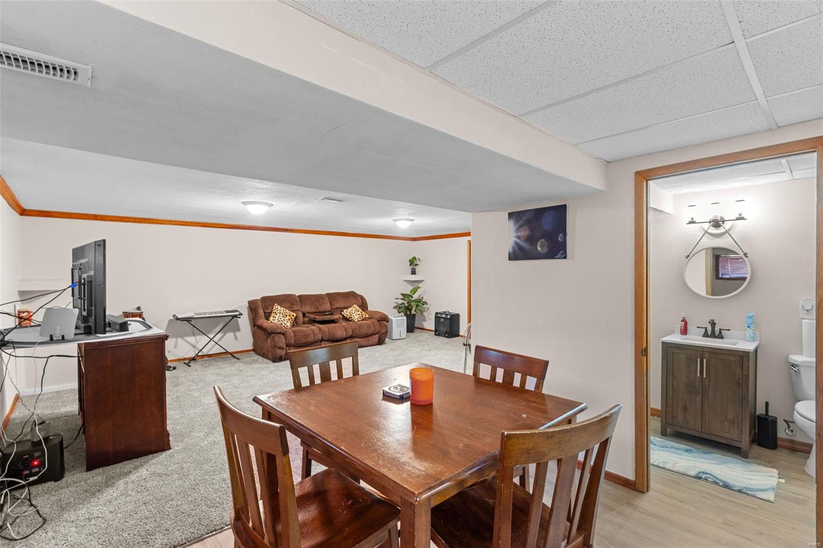 Florissant, Missouri 63033, United States, 3 Bedrooms Bedrooms, ,3 BathroomsBathrooms,Residential,Active,19231