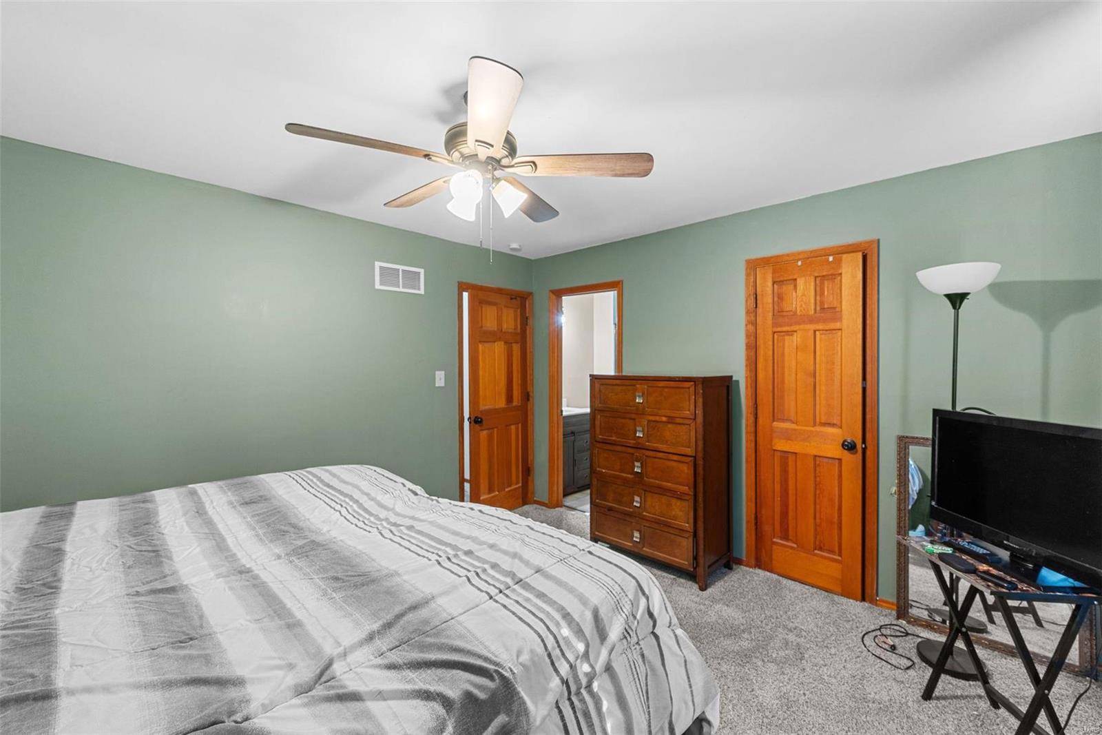 Florissant, Missouri 63033, United States, 3 Bedrooms Bedrooms, ,3 BathroomsBathrooms,Residential,Active,19231