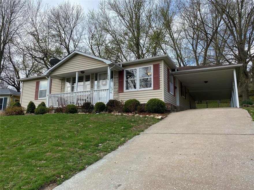 Three bedroom ranch for sale in Hermann Mo! Charming home, adorable interior and large fenced in back yard! This home includes living room, kitchen, dining room, 3 bedrooms and a cozy sunk in den on main floor. Den also walks out into a wonderful screened in back porch so you can enjoy the outdoors even on rainy days. Need more room? Lower level is partially finished with multiple rooms, and additional bathroom. So much usable space for living or storage. This property is located in the residential area of Hermann just a couple of blocks from the City Park and schools! *Live showings will begin on May 4, 2020, call agent to set up your appointment!*