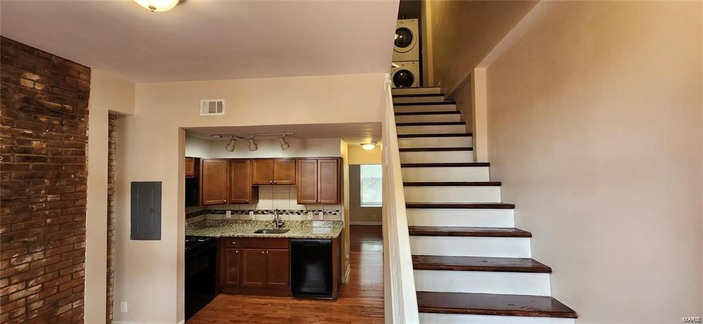 St Louis, Missouri 63104, United States, 2 Bedrooms Bedrooms, ,1 BathroomBathrooms,Residential,Pending,20016